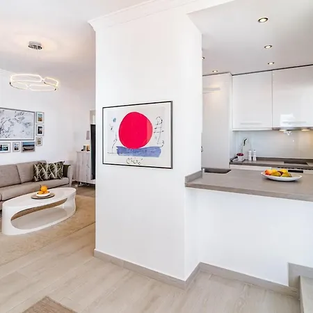 Apartment Victoria Blu Ref #95 *